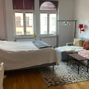 Med Eget Badrum Och Stort, Delat Koek,centralt I A In An Apartment, Own Bathroom And Kitchen Shared With A Family Apartment